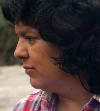 Hanno ucciso uno spirito indomito: la morte di Bertha Caceres Hanno ucciso uno spirito indomito: la morte di Bertha Caceres